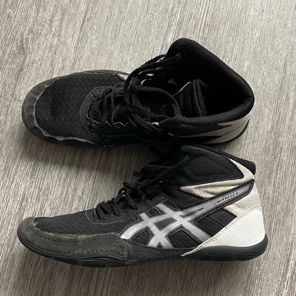 ASICS Black/White Wrestling Shoes
